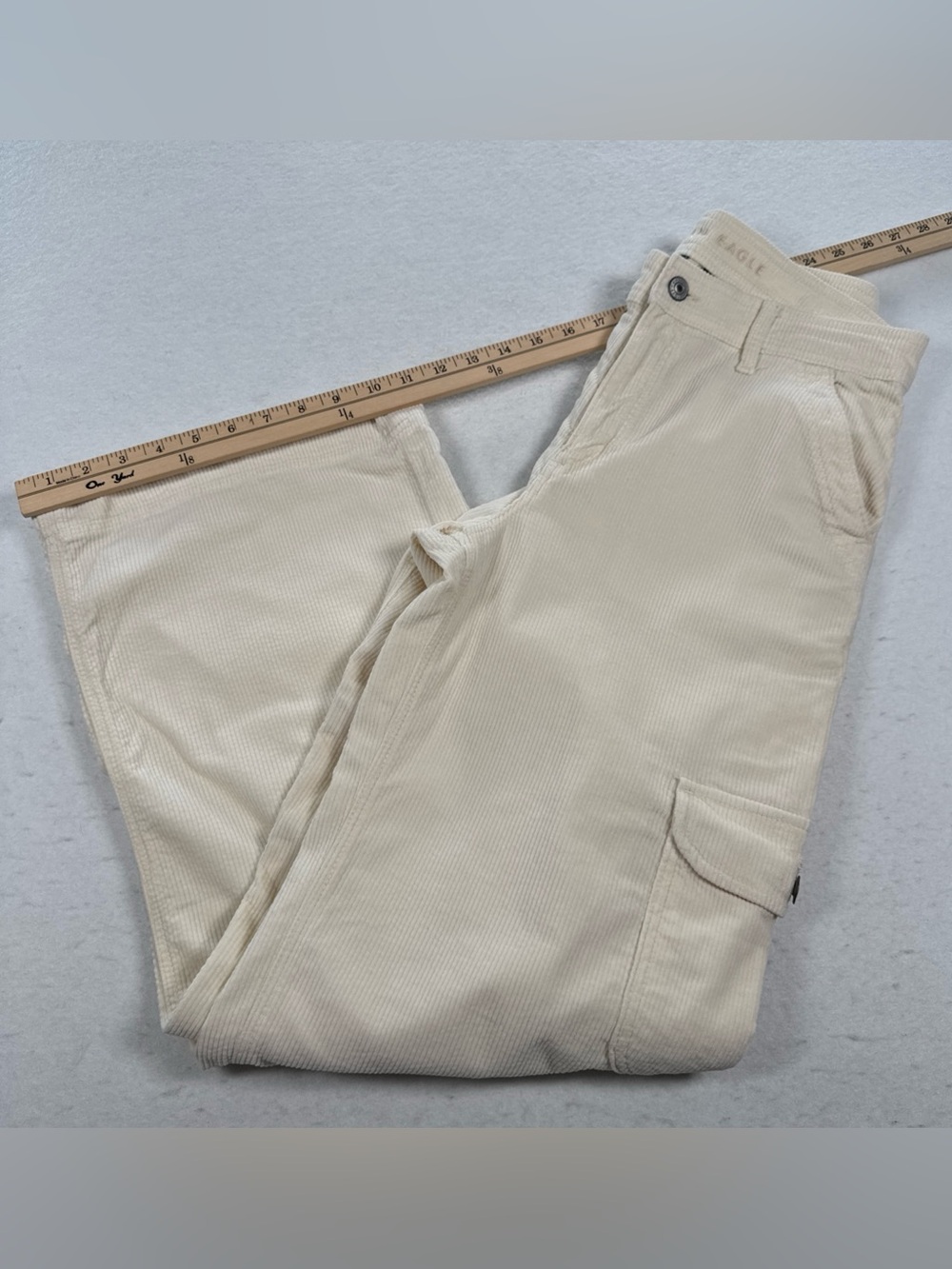 American Eagle Outfitters Women’s 8 Ivory Corduroy Cargo Pants Stretch Pockets - Picture 6 of 9